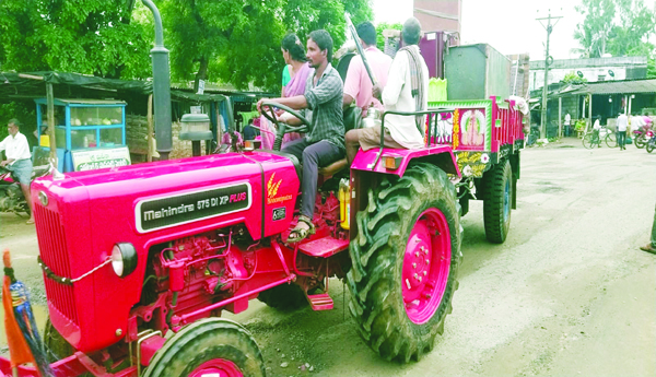 Godavari-flood-surrounded