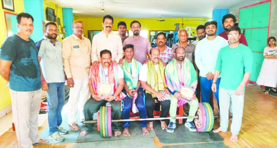 హెల్త్‌ అండ్‌ ఫిట్నెస్‌ జిమ్‌ పవర్‌ లిఫ్టర్ల ప్రతిభ