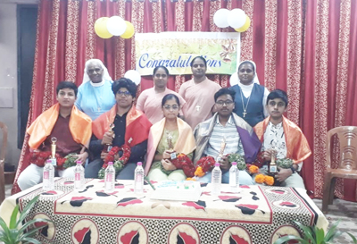 విద్యార్థులకు సన్మానం