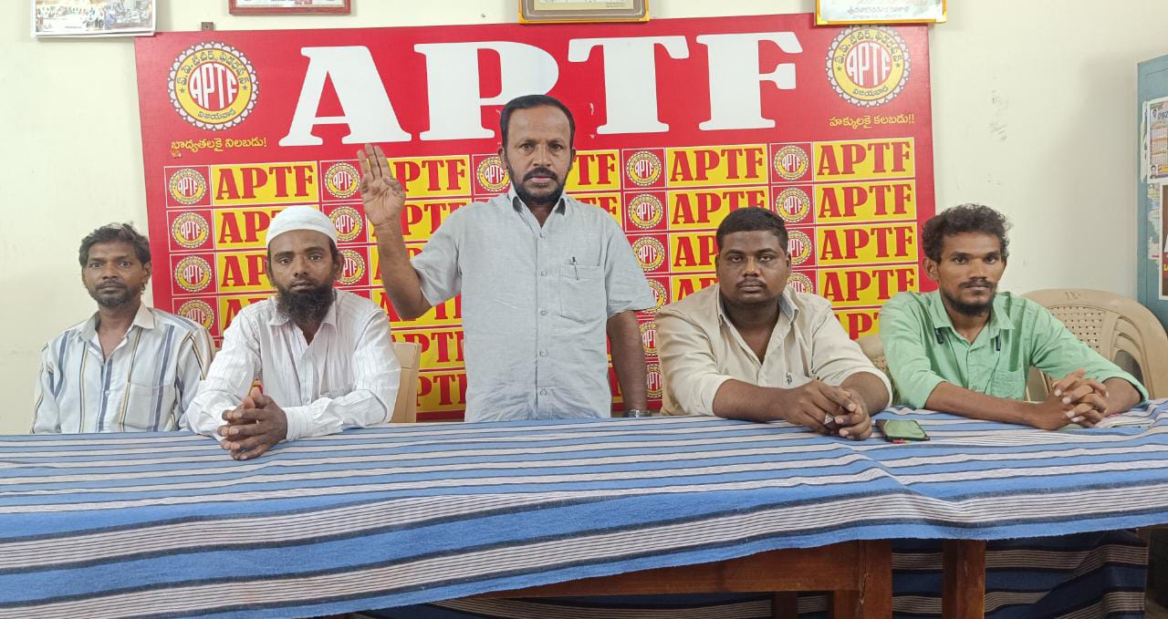 సమావేశంలో మాట్లాడుతున్న శంకర్