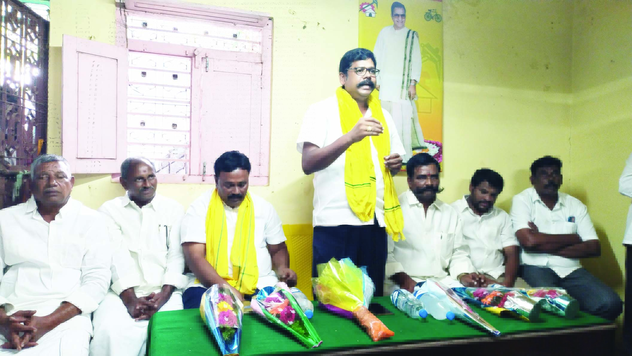 మాట్లాడుతున్న టిడిపి జిల్లా అధ్యక్షులు మల్లెల రాజశేఖర్‌