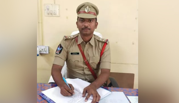 Srinivasulu-took-charge-as-SI