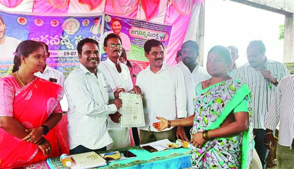 అర్హులందరికీ సంక్షేమ ఫలాలు