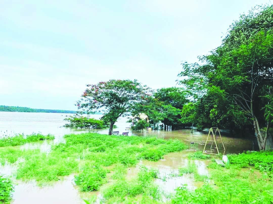 లంక గ్రామాలు విలవిల