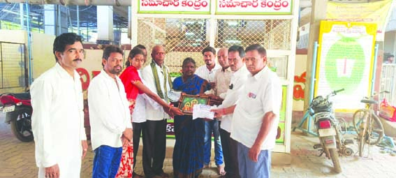బాల బాలాజీ నిత్యాన్నదానానికి విరాళాలు