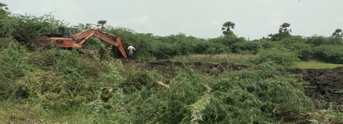 చేపల చెరువు తవ్వకం నిలిపేయాలని ఆందోళన