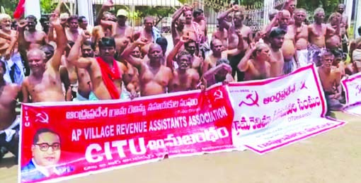 సమాన పనికి సమాన వేతనం చెల్లించాలి