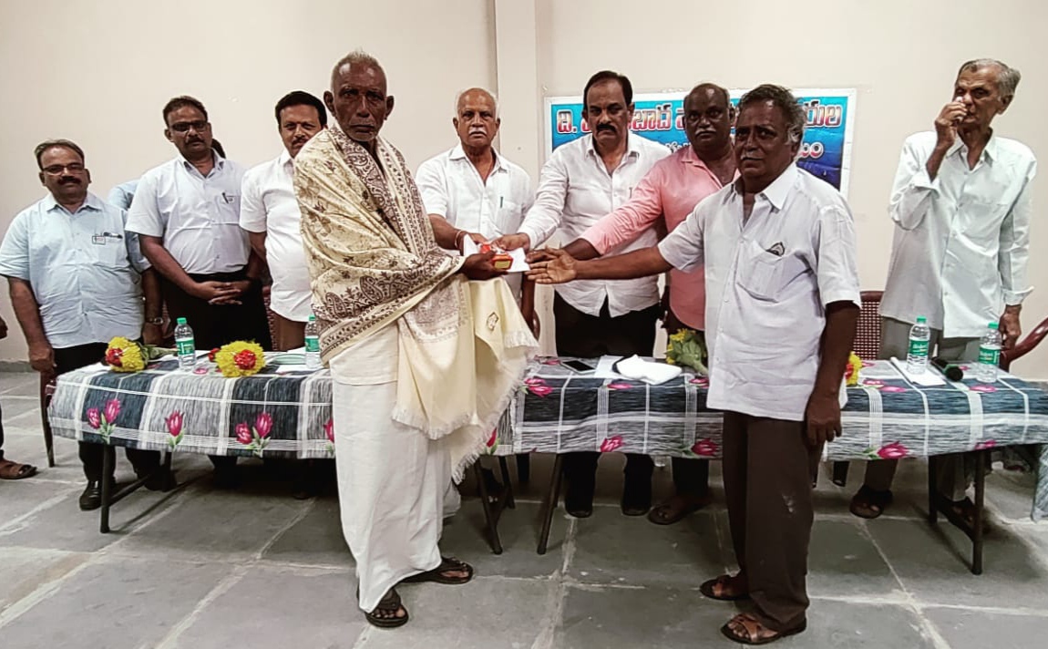 పాల ఉత్పత్తి పెంపుదలకు కృషి చేయండి : చలసాని
