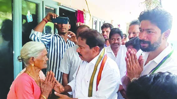 పార్టీలకు అతీతంగా పేదలకు సంక్షేమ పథకాలు
