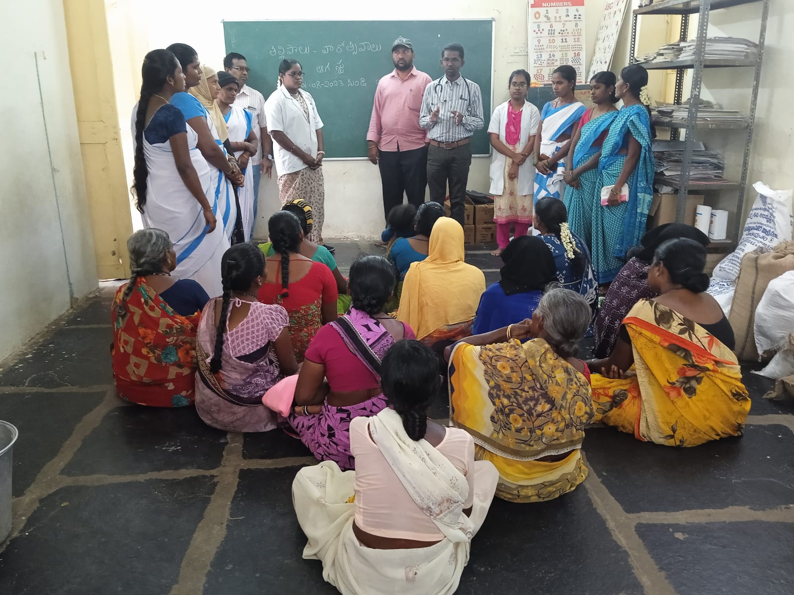 సమావేశంలో మాట్లాడుతున్న జిల్లా ఫ్యామిలీ ఫిజీషియన్ కార్యక్రమ అధికారి, డిప్యూటీ డిఎం అండ్ హెచ్ ఓ  డా.జగదీశ్వర్ రెడ్డి 