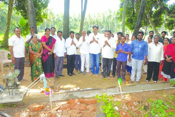 రెడ్డిపల్లి లో నూతన రోడ్లు కు శంకుస్థాపన