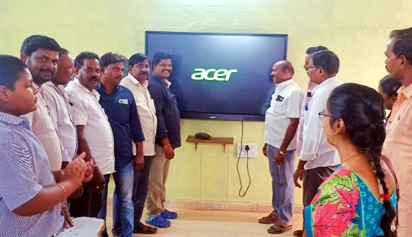 ఐఎఫ్పి సాంకేతికతో సుద్దముక్క లేని బోధన : సర్పంచి తమ్మన