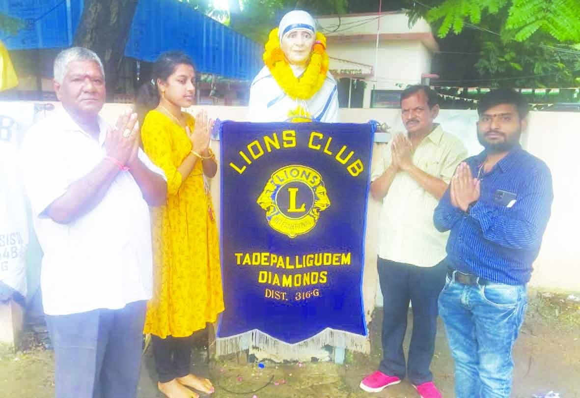 ఘనంగా మదర్‌థెరిస్సా జయంతి వేడుకలు