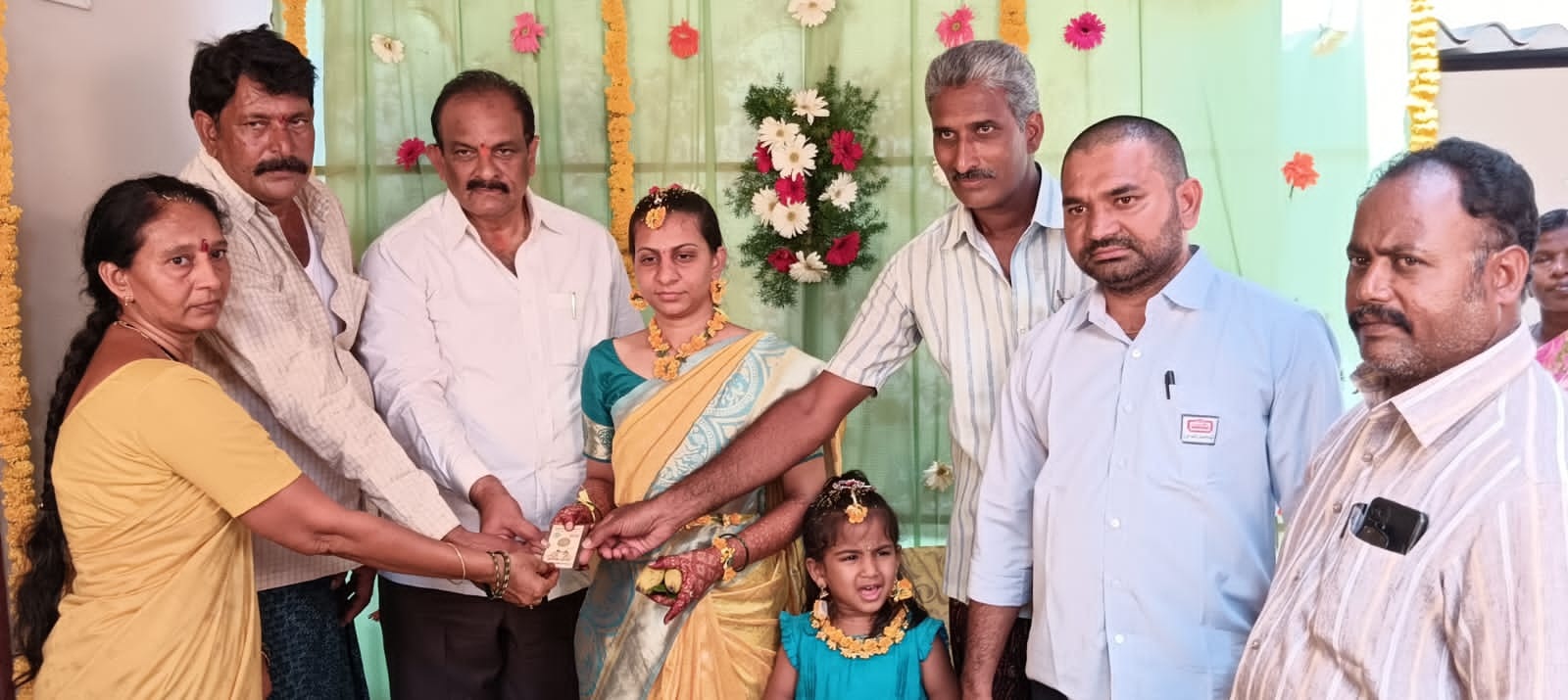 'కళ్యాణమస్తు' కానుక అందజేత