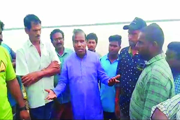 రైతుల గోడు పట్టించుకోని ప్రభుత్వాలు