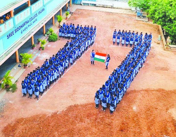 క్రమశిక్షణతో విద్యను అభ్యసించాలి
