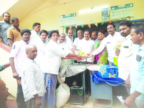 వరద బాధితులకు అండగా ప్రభుత్వం