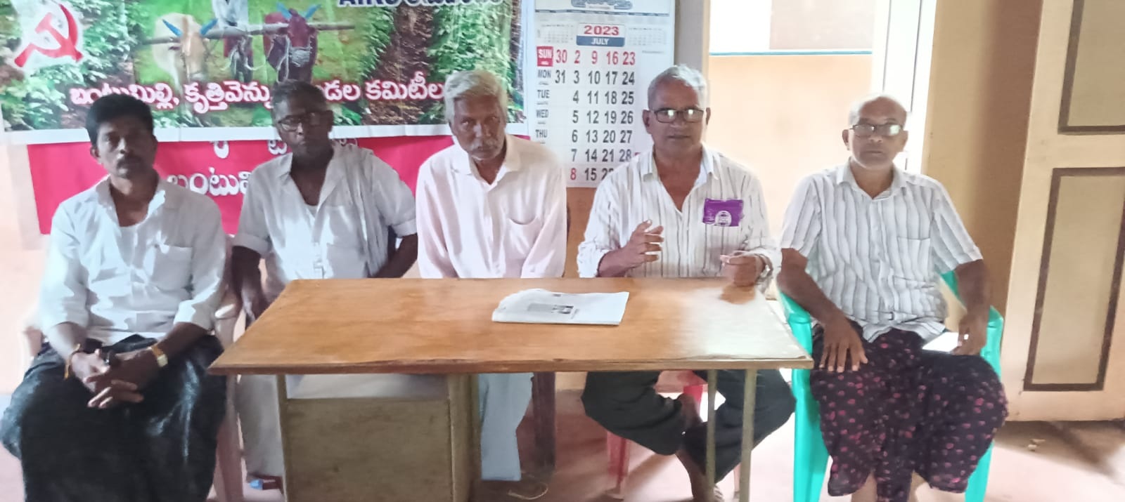 నష్టపోయిన రైతులకు పరిహారం ఇవ్వాలి