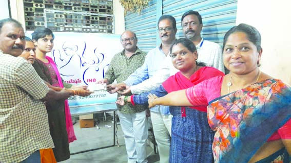  అమ్మ ఫౌండేషన్‌ ఆధ్వర్యంలో విద్యార్థికి సాయం