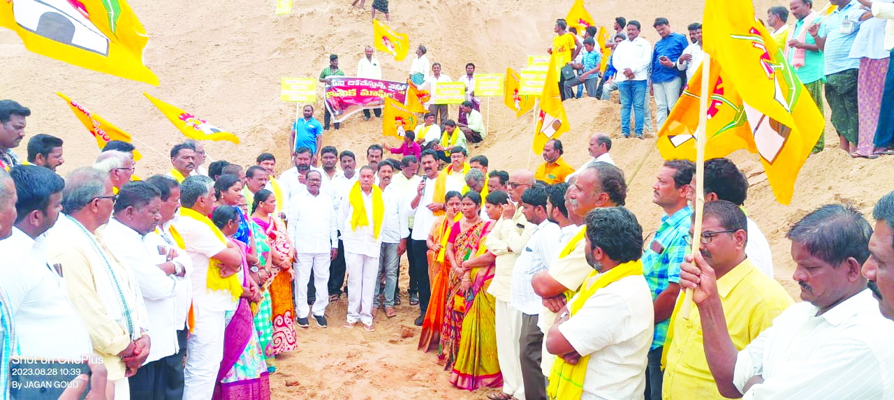 ఘంటసాల ఎస్‌ఐ తీరుపై ఆగ్రహం