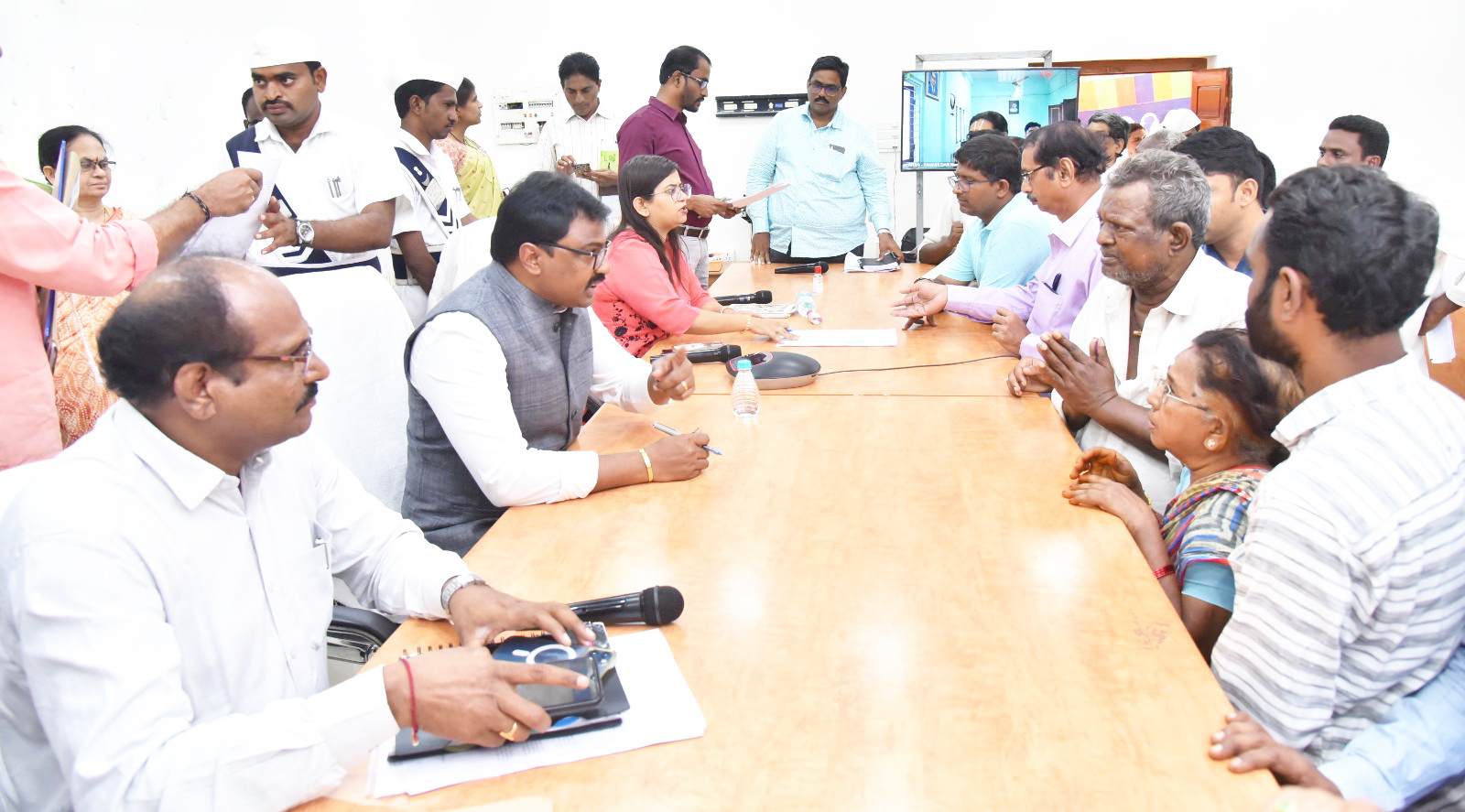 స్పందన అర్జీలపై ప్రత్యేక దృష్టి : కలెక్టర్‌