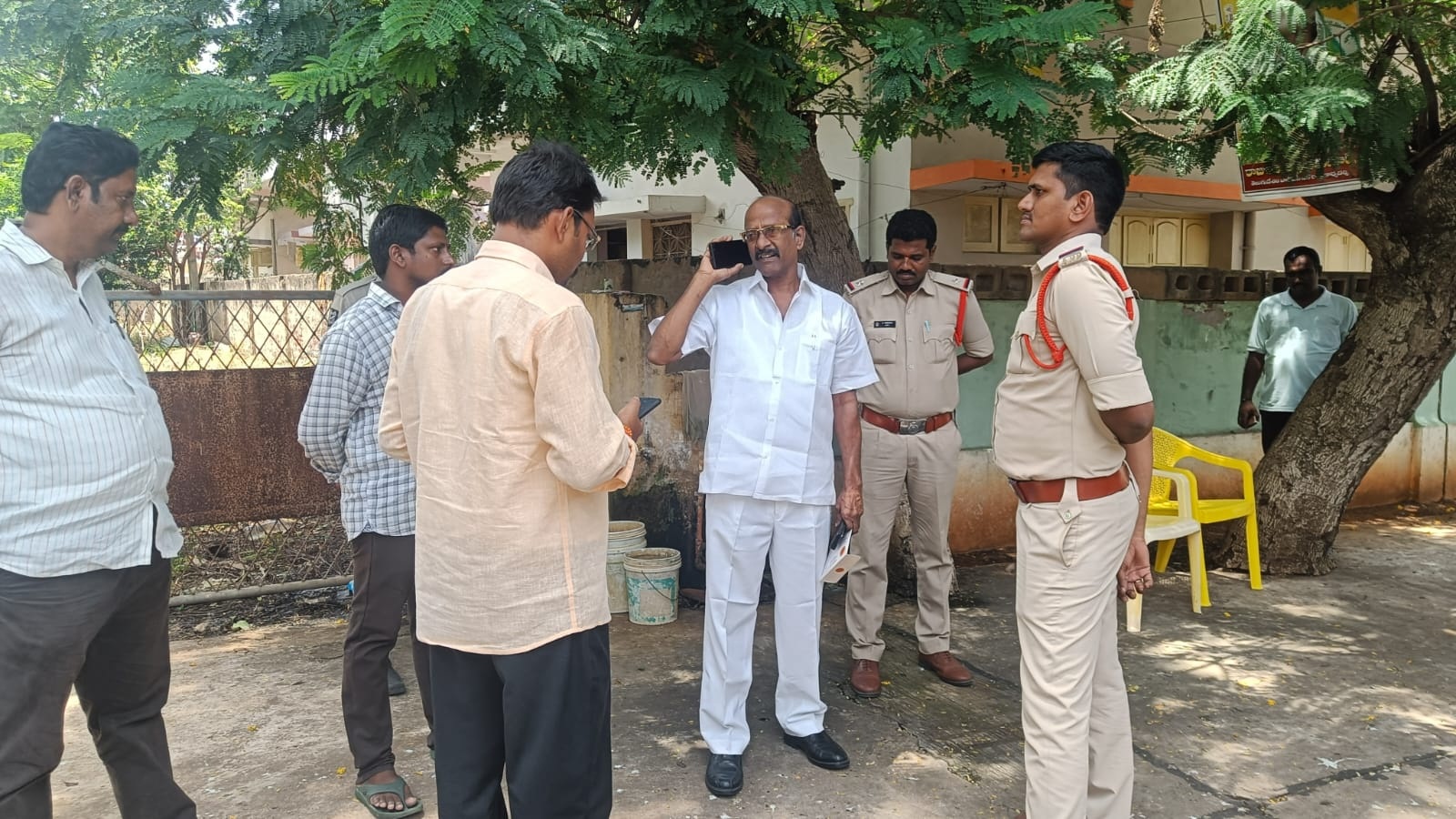 టిడిపి నాయకుల గృహ నిర్బంధం