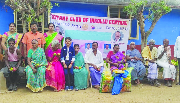 నిత్యావసరాలు పంపిణీ