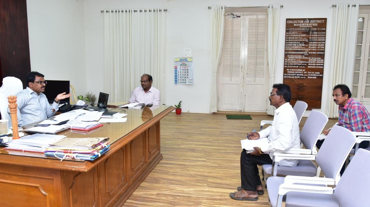 వేగంగా భూముల రీ సర్వే రెండో దశ పనులు : కలెక్టర్‌