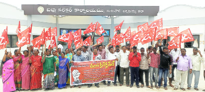 మున్సిపల్‌ కార్మికులను పర్మినెంట్‌ చేయాలి