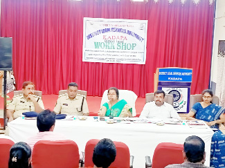 సమావేశంలో మాట్లాడుతున్న జడ్జి గీత