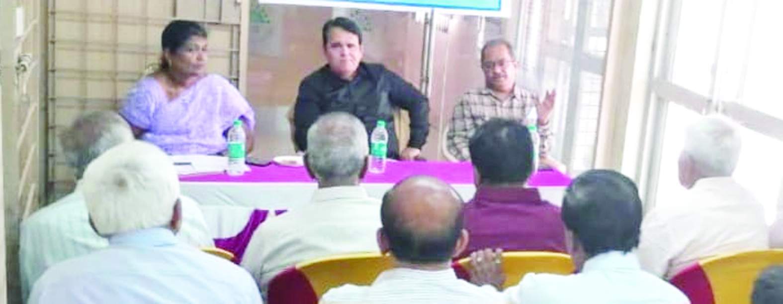 సమావేశంలో మాట్లాడుతున్న జాయింట్‌ కమిషనర్‌ అనిఫ్‌ ఖాన్‌