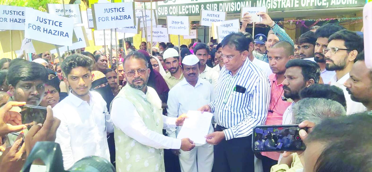 నిరసనలో మాట్లాడుతున్న ఉమ్మి సలీమ్‌