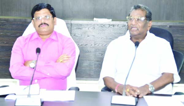 రైతులకు మేలు జరిగేలా సలహాలు అందించాలి