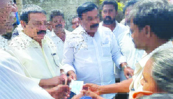 లబ్ధిదారులకు సిఎం రిలీఫ్‌ చెక్కు అందజేత