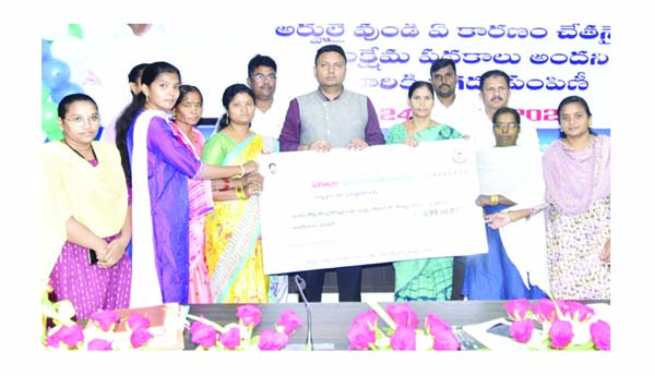 అర్హులైన లబ్దిదారులకు పథకాలు మంజూరు