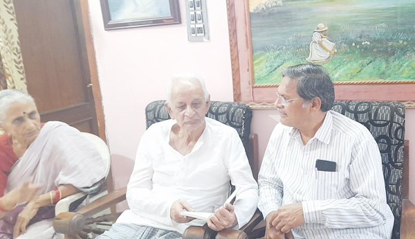 తేజేశ్వరరావును పరామర్శించిన వీరయ్య