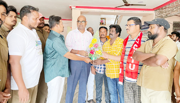 పోరాటాలతోనే ఆప్కాస్‌లోకి మున్సిపల్‌ కార్మికులు