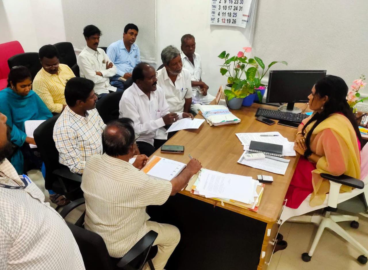 సమస్యల పరిష్కారంలో కమిషనర్‌ బేష్‌