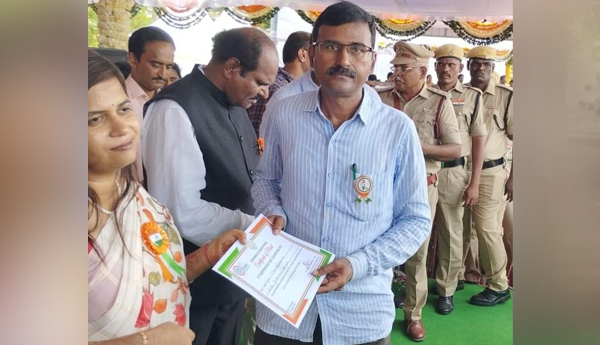 /District-Best-Award-to-DEE-Shiv-Nageswara-Rao