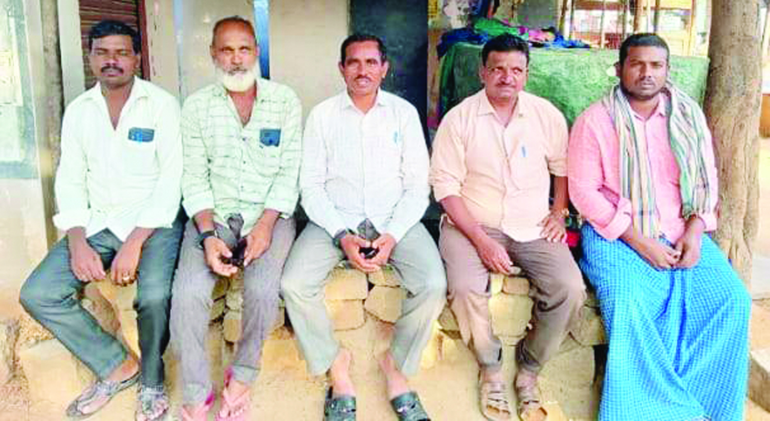 సమావేశంలో మాట్లాడుతున్న గౌస్‌ దేశాయి