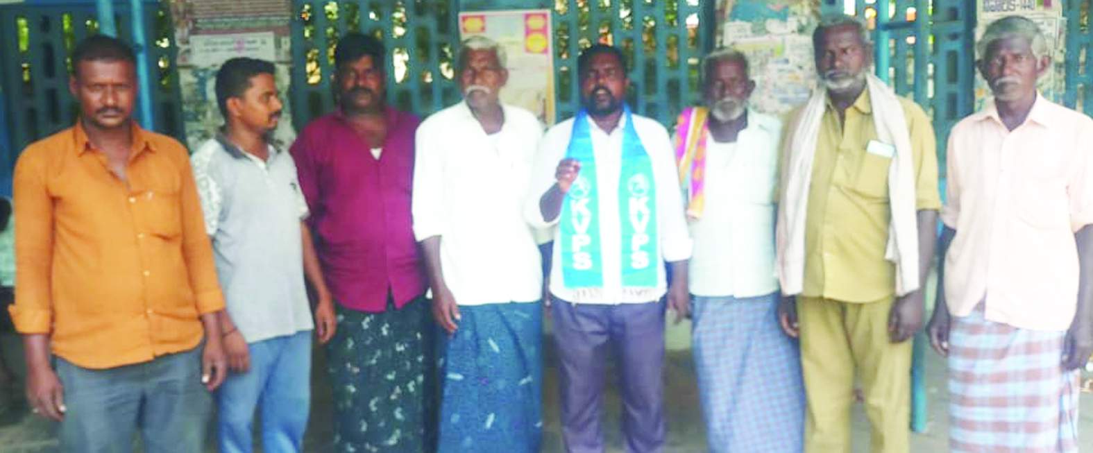 మాట్లాడుతున్న కరుణాకర్‌