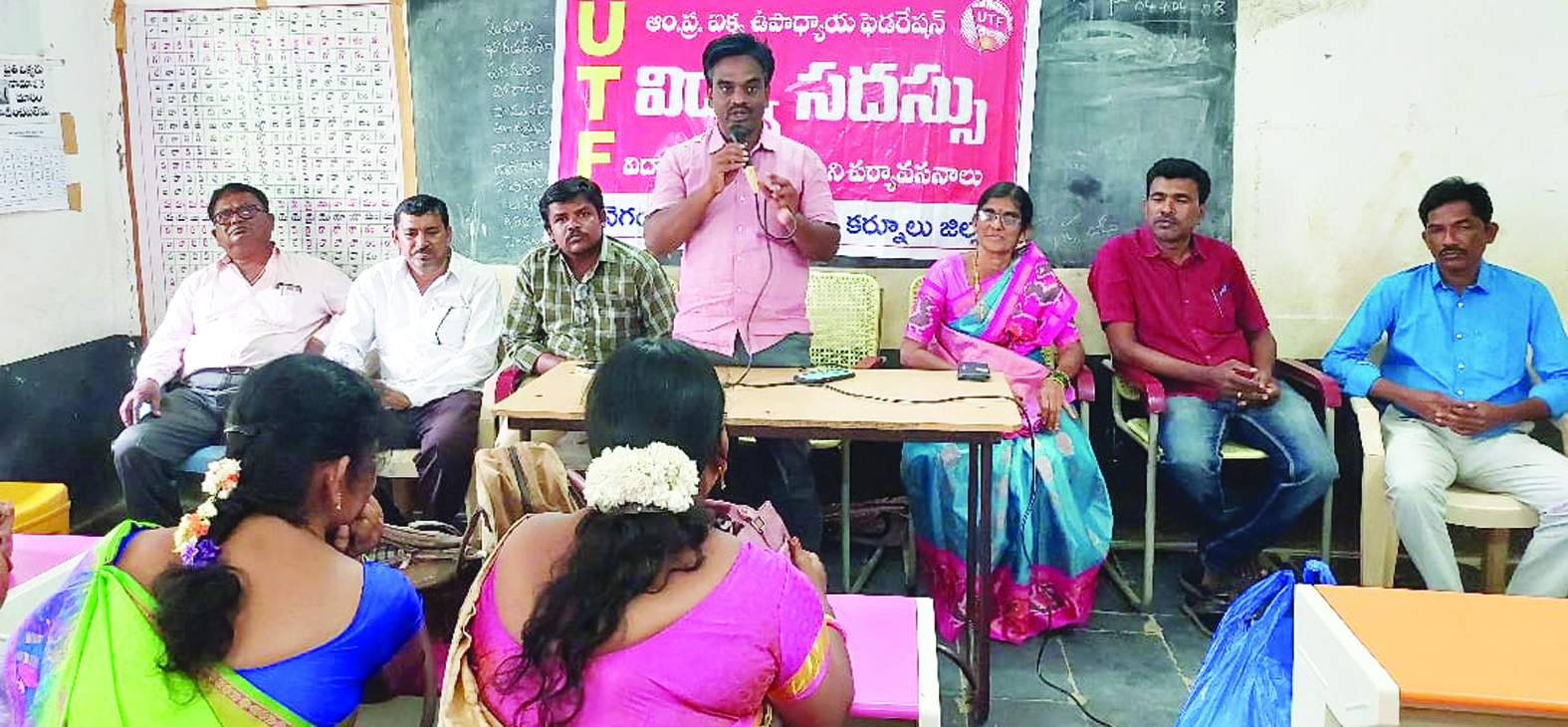 మాట్లాడుతున్న జిల్లా అధ్యక్షులు ఎల్లప్ప