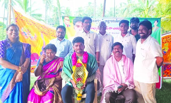   గ్రూప్‌ -1 విజేత భానుప్రకాష్‌రెడ్డికి ఘన సత్కారం