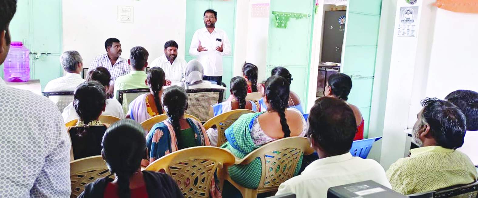 సమావేశంలో మాట్లాడుతున్న నాయకులు