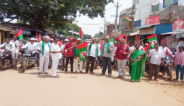 Bike-rally-of-cashew-farmers