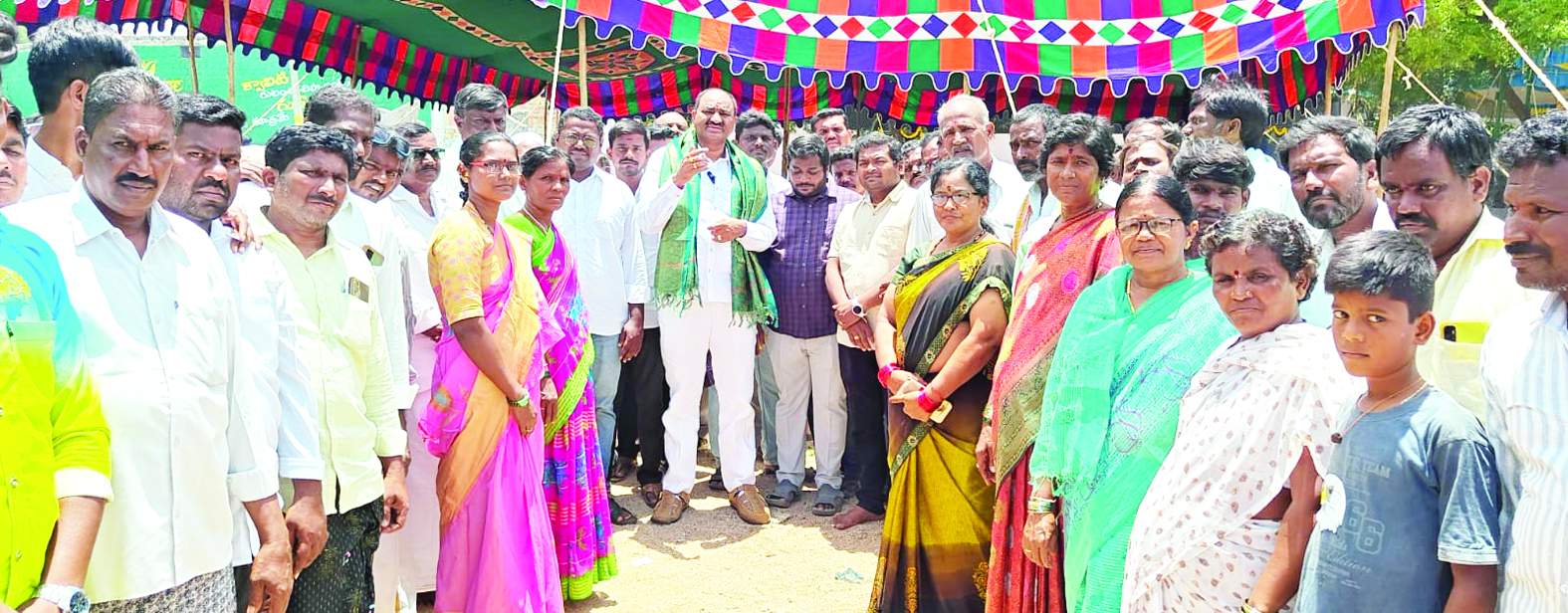 సమావేశంలో మాట్లాడుతున్న తిక్కా రెడ్డి