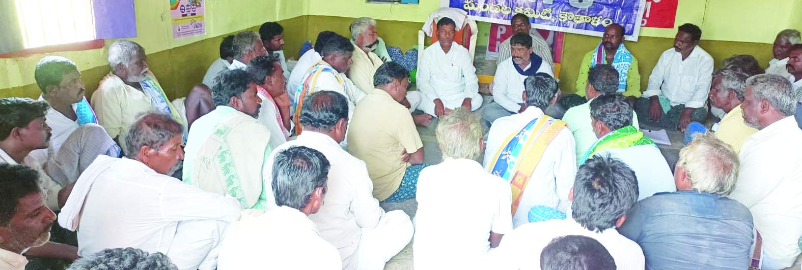 సమావేశంలో మాట్లాడుతున్న ఆనంద్‌ బాబు