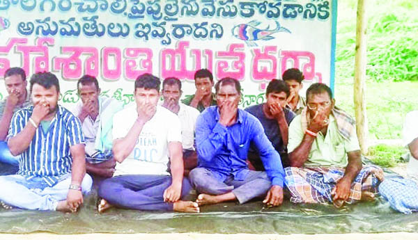 మత్స్యకారుల వినూత్న నిరసన