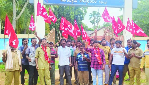 మున్సిపల్‌ కార్మికుల నిరసన