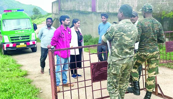 ఇక్కడ దోస్తీ... అక్కడ కుస్తీ